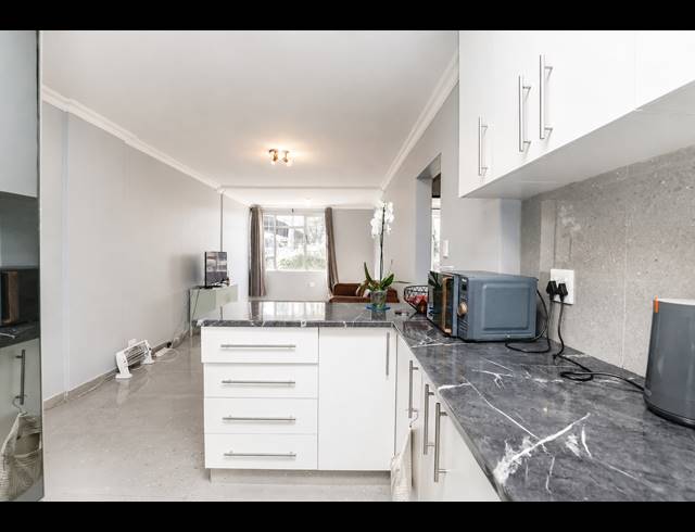 2 BEDROOM APARTMENT FOR SALE IN ESSENWOOD